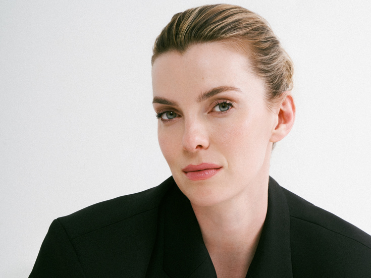 	Betty Gilpin	